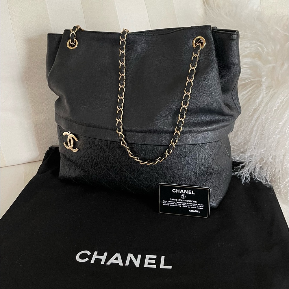 ❗️WEEKEND SALE❗️CHANEL Grained Calfskin Zip & Carry Large Shopping Tote